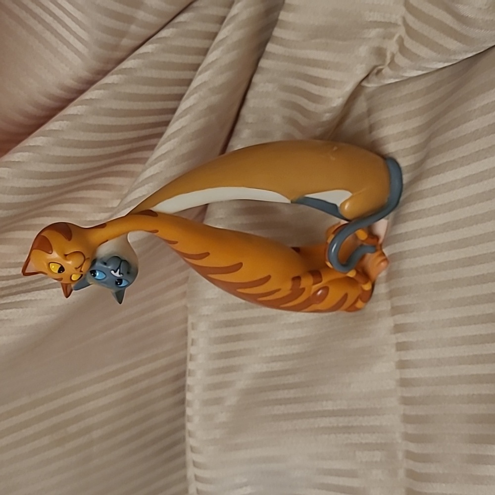 Cats figurine.